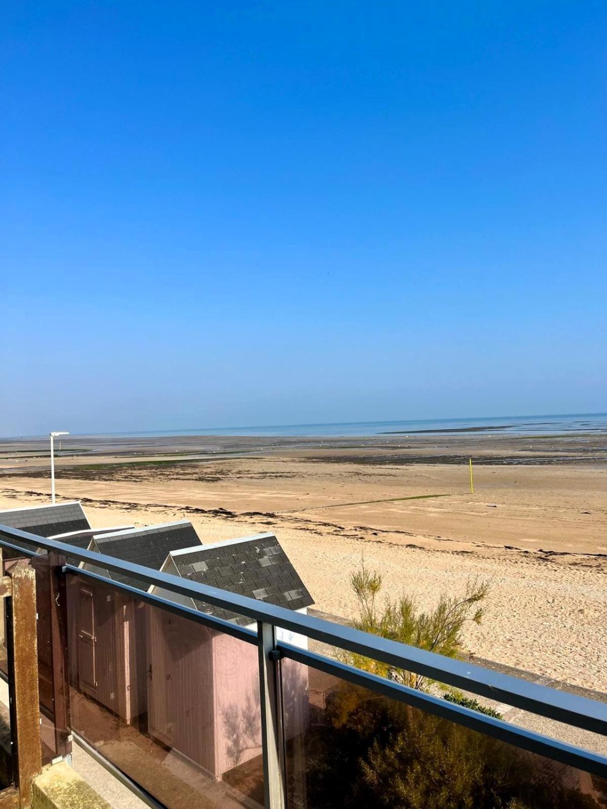 Mettons Les Voiles - Appt Vue Mer Avec Loggia Bernières-sur-Mer Exteriör bild