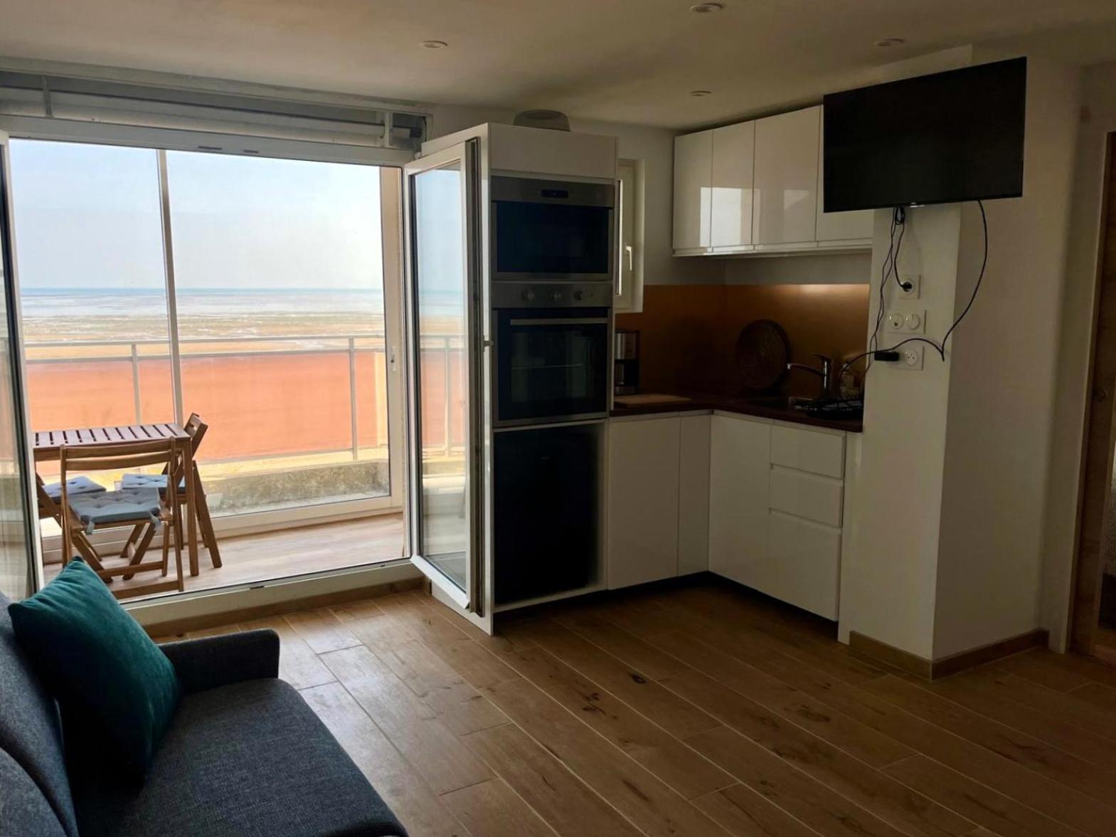Mettons Les Voiles - Appt Vue Mer Avec Loggia Bernières-sur-Mer Exteriör bild
