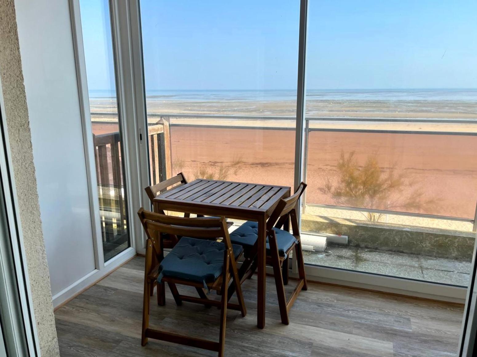 Mettons Les Voiles - Appt Vue Mer Avec Loggia Bernières-sur-Mer Exteriör bild