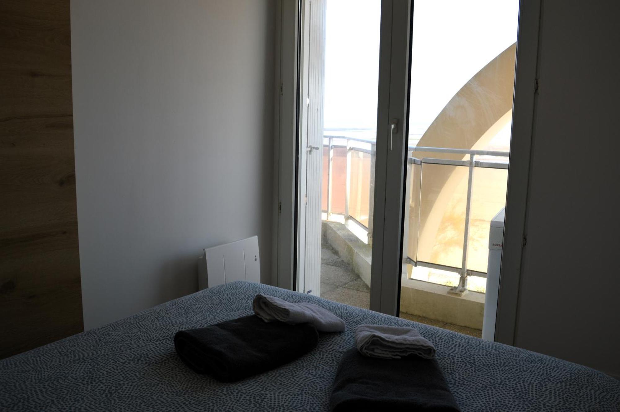 Mettons Les Voiles - Appt Vue Mer Avec Loggia Bernières-sur-Mer Exteriör bild