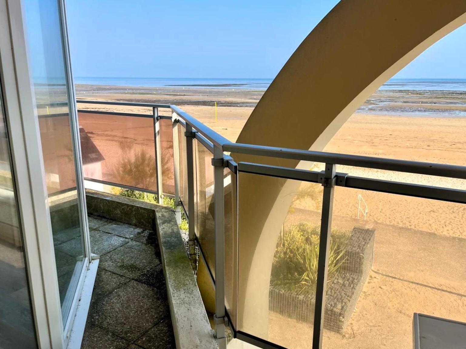 Mettons Les Voiles - Appt Vue Mer Avec Loggia Bernières-sur-Mer Exteriör bild