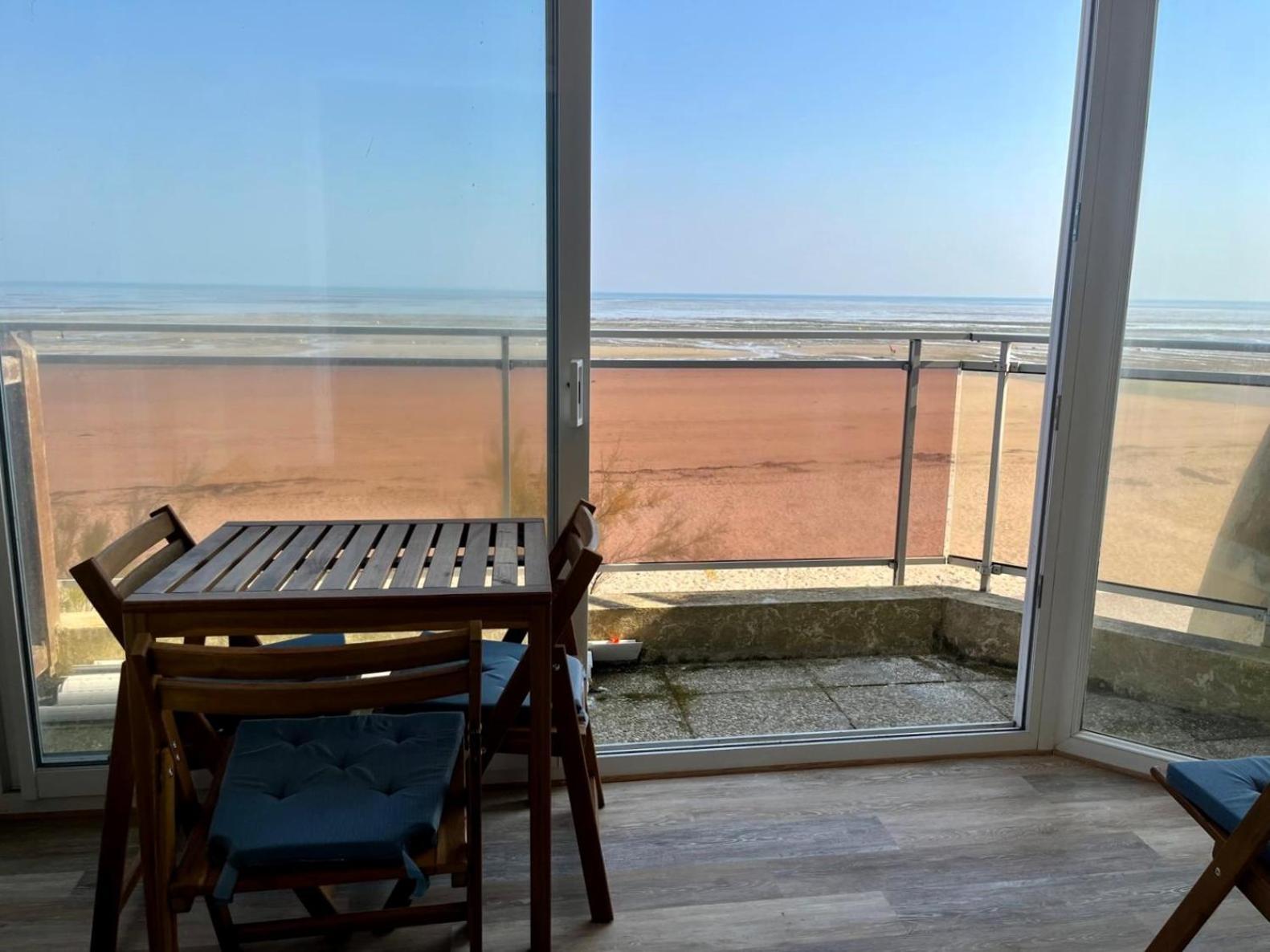 Mettons Les Voiles - Appt Vue Mer Avec Loggia Bernières-sur-Mer Exteriör bild