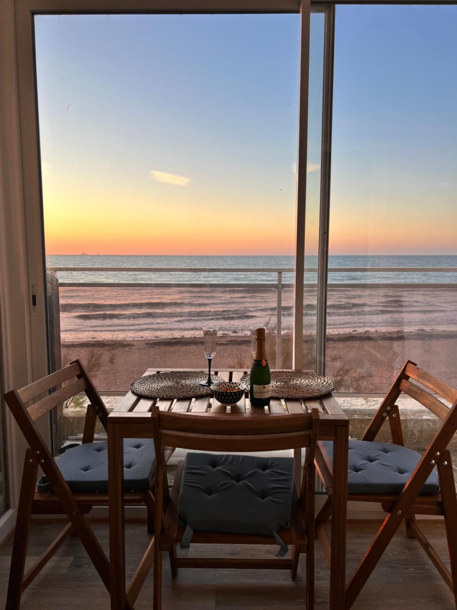 Mettons Les Voiles - Appt Vue Mer Avec Loggia Bernières-sur-Mer Exteriör bild