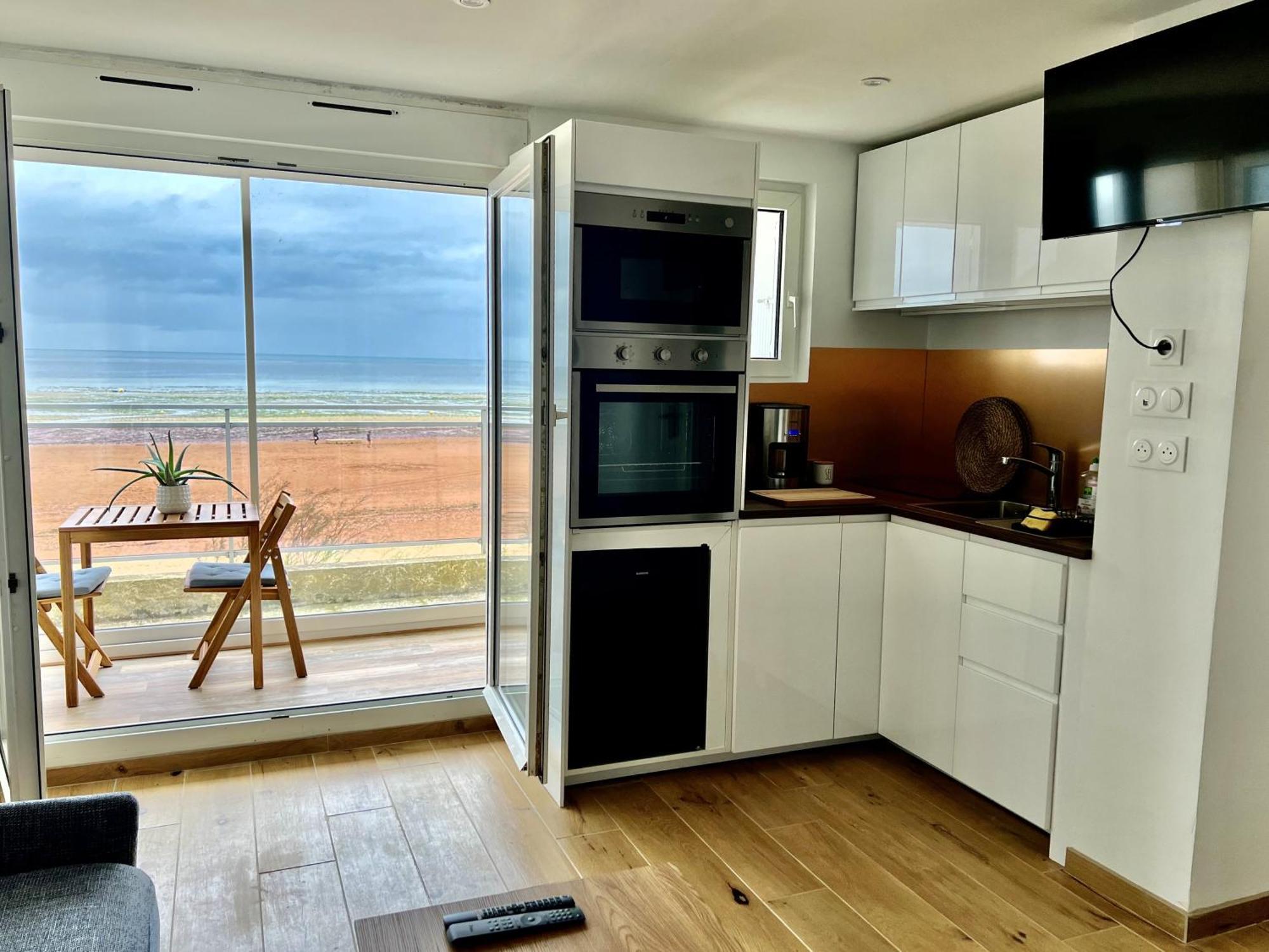 Mettons Les Voiles - Appt Vue Mer Avec Loggia Bernières-sur-Mer Exteriör bild