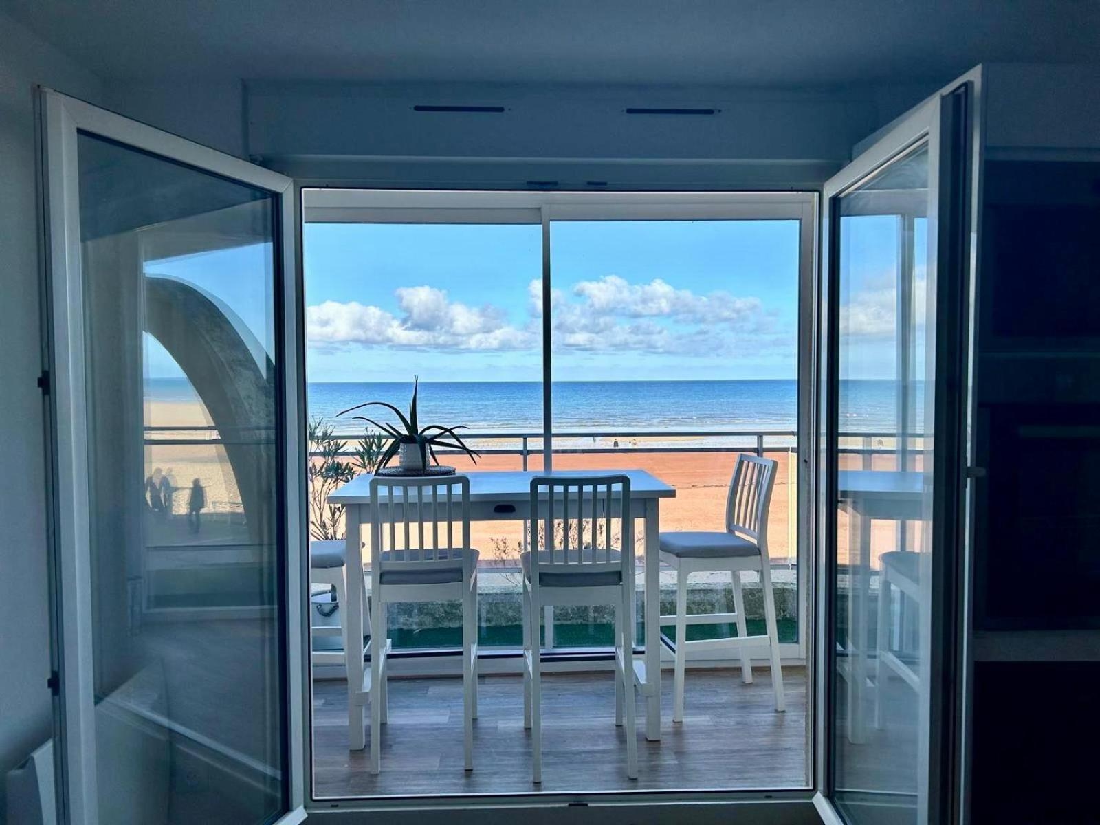 Mettons Les Voiles - Appt Vue Mer Avec Loggia Bernières-sur-Mer Exteriör bild