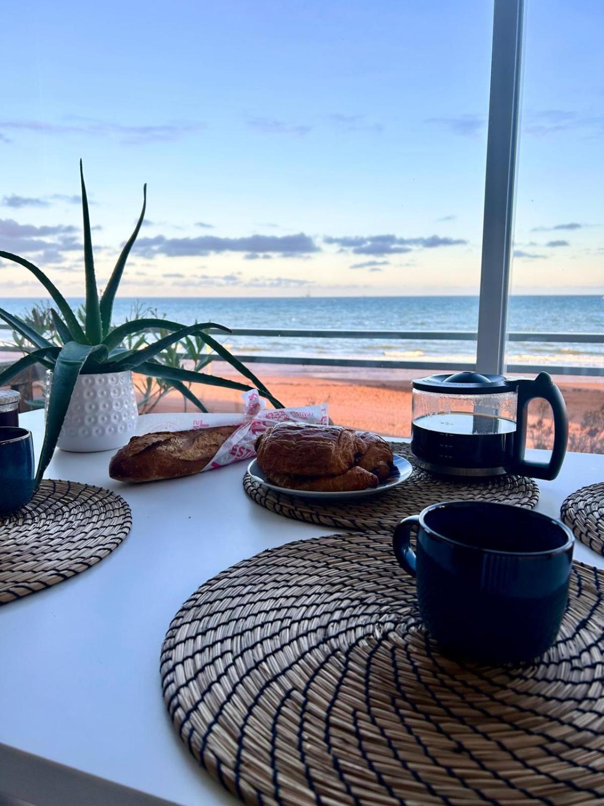 Mettons Les Voiles - Appt Vue Mer Avec Loggia Bernières-sur-Mer Exteriör bild